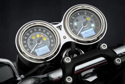 Moto Triumph Bonneville T120 compteur