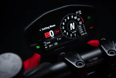 Moto Ducati Streetfighter V2 tableau de bord