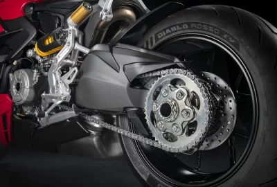 Moto Ducati Streetfighter V2 transmission