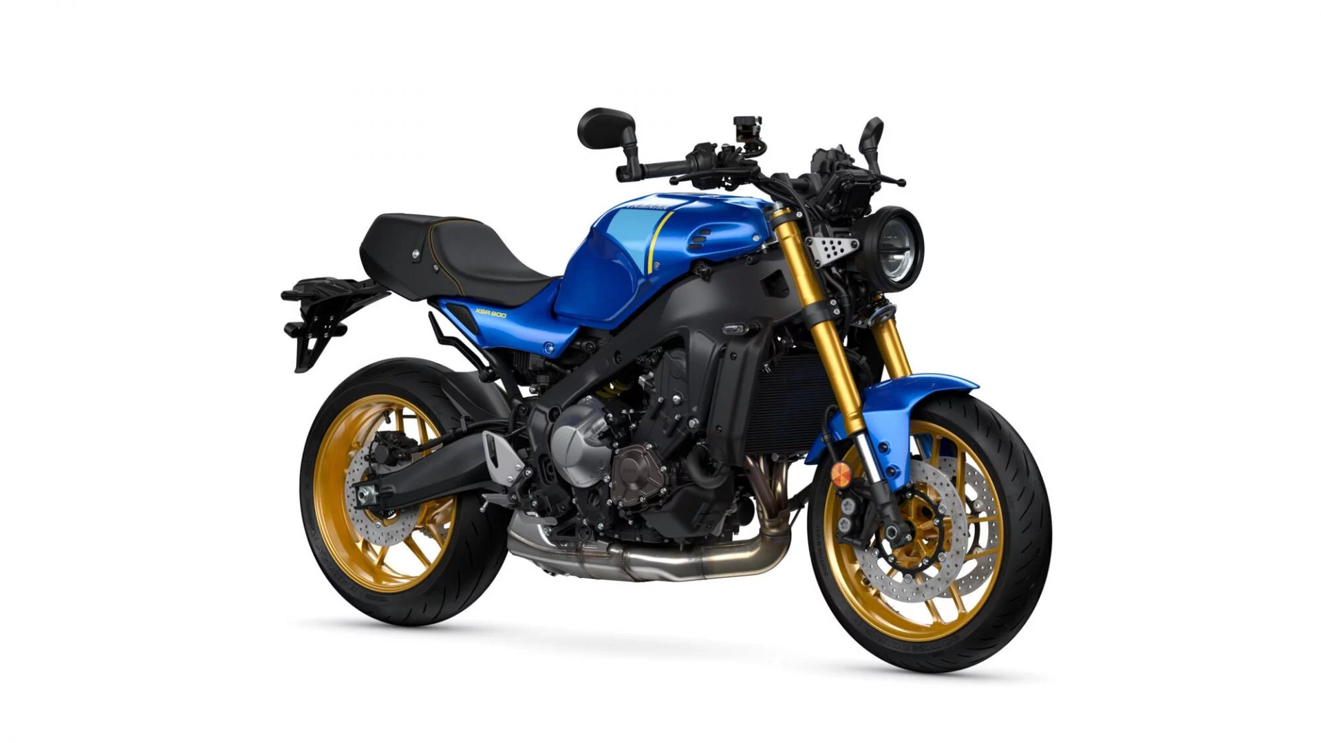 Moto Yamaha XSR 900 fond blanc