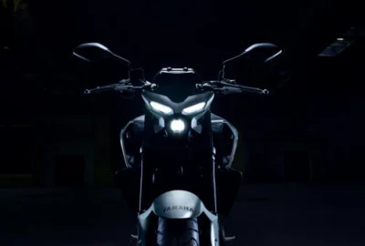 Moto Yamaha MT-03 phare avant