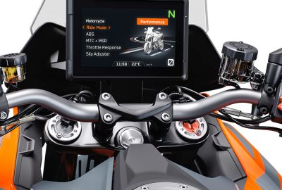 Moto KTM 1290 Super Duke GT vue pilote
