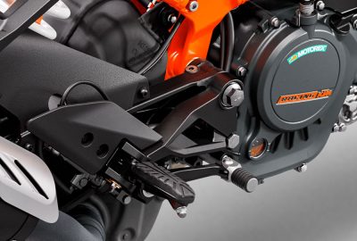 Moto KTM RC 125 repose pieds
