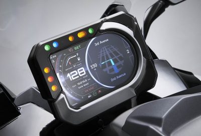 Scooter Kymco CV3 tableau de bord connecté