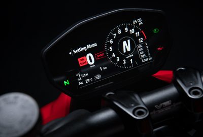 Moto Ducati Streetfighter V2 tableau de bord