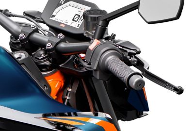 Moto KTM 890 Duke R poste pilotage