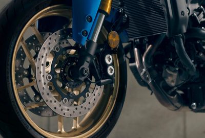 Moto Yamaha XSR 900 roue avant