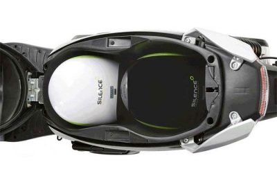 Scooter Silence S01 PLUS vue de haut sur le coffre